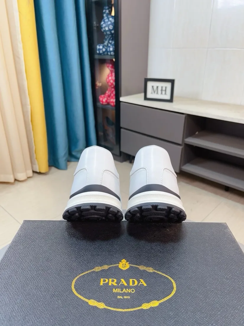 Men's shoes 💰420🌹🌹High-quality new Prada counters are launched simultaneously. The new men's shoes and 😘fabrics are selected from imported mesh and glue-spraying technology. Imported cowhide lining. 👍🏿High-end☄️Open-molded non-slip rubber outsole, exquisite lines, simple and elegant, comfortable and high-end for leisure travel. Code number: 38 to 44